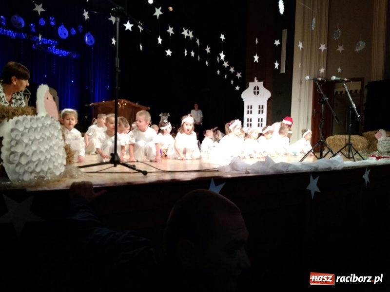 Zdjęcie w galerii na portalu naszraciborz.pl: Dzieci z Przedszkola nr 15 wystawiły jasełka na scenie RCK wiadomości z regionu