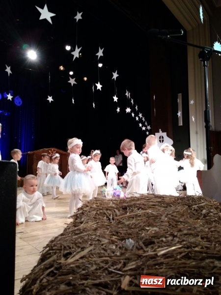 Zdjęcie w galerii na portalu naszraciborz.pl: Dzieci z Przedszkola nr 15 wystawiły jasełka na scenie RCK wiadomości z regionu