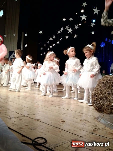 Zdjęcie w galerii na portalu naszraciborz.pl: Dzieci z Przedszkola nr 15 wystawiły jasełka na scenie RCK wiadomości z regionu