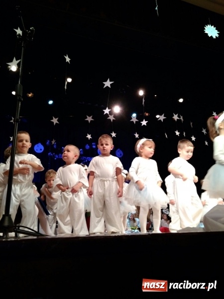 Zdjęcie w galerii na portalu naszraciborz.pl: Dzieci z Przedszkola nr 15 wystawiły jasełka na scenie RCK wiadomości z regionu