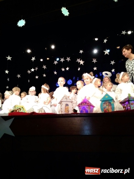 Zdjęcie w galerii na portalu naszraciborz.pl: Dzieci z Przedszkola nr 15 wystawiły jasełka na scenie RCK wiadomości z regionu