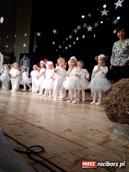 Zdjęcie w galerii na portalu naszraciborz.pl: Dzieci z Przedszkola nr 15 wystawiły jasełka na scenie RCK wiadomości z regionu