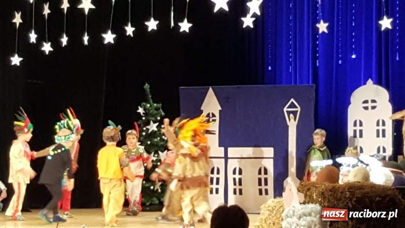 Zdjęcie w galerii na portalu naszraciborz.pl: Dzieci z Przedszkola nr 15 wystawiły jasełka na scenie RCK wiadomości z regionu