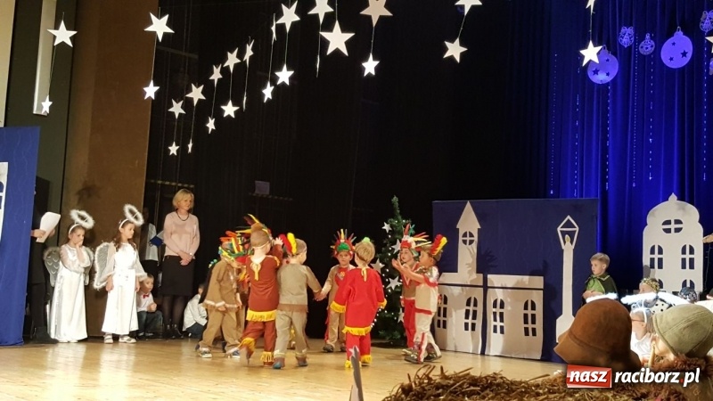 Zdjęcie w galerii na portalu naszraciborz.pl: Dzieci z Przedszkola nr 15 wystawiły jasełka na scenie RCK wiadomości z regionu
