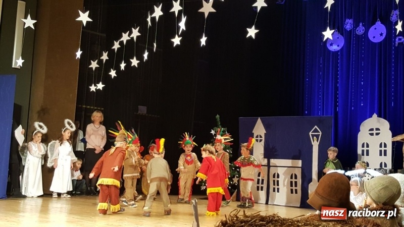 Zdjęcie w galerii na portalu naszraciborz.pl: Dzieci z Przedszkola nr 15 wystawiły jasełka na scenie RCK wiadomości z regionu