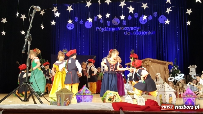 Zdjęcie w galerii na portalu naszraciborz.pl: Dzieci z Przedszkola nr 15 wystawiły jasełka na scenie RCK wiadomości z regionu