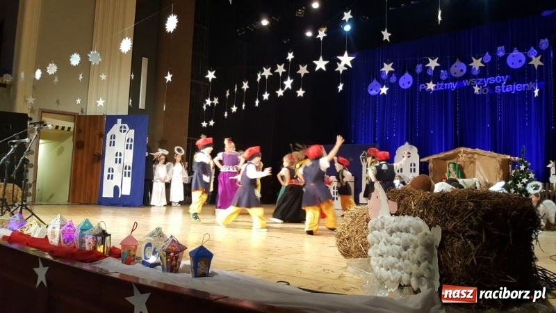 Zdjęcie w galerii na portalu naszraciborz.pl: Dzieci z Przedszkola nr 15 wystawiły jasełka na scenie RCK wiadomości z regionu