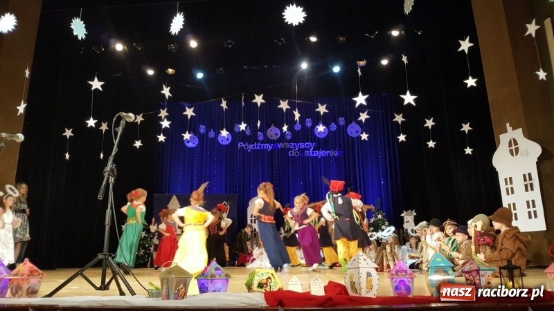 Zdjęcie w galerii na portalu naszraciborz.pl: Dzieci z Przedszkola nr 15 wystawiły jasełka na scenie RCK wiadomości z regionu