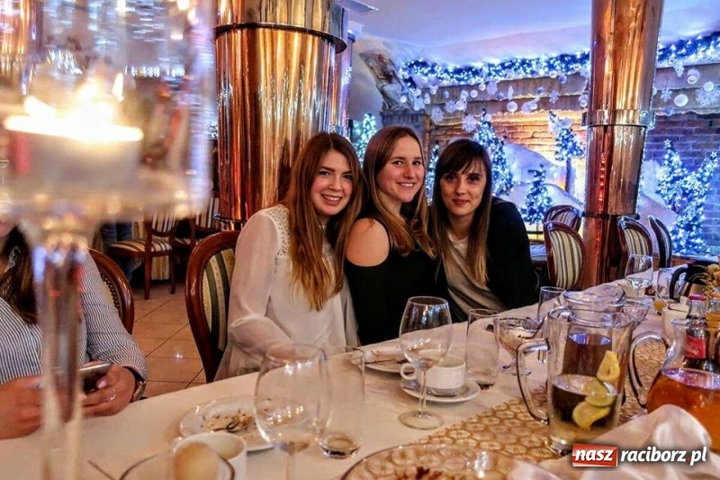 Zdjęcie w galerii na portalu naszraciborz.pl: Raciborskie koszykarki na wigilijce w Brax-Tonie  wiadomości z regionu