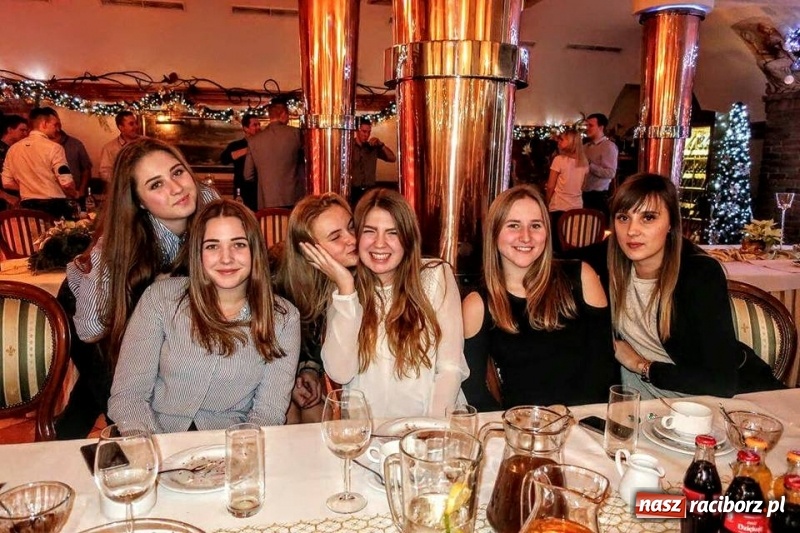 Zdjęcie w galerii na portalu naszraciborz.pl: Raciborskie koszykarki na wigilijce w Brax-Tonie  wiadomości z regionu