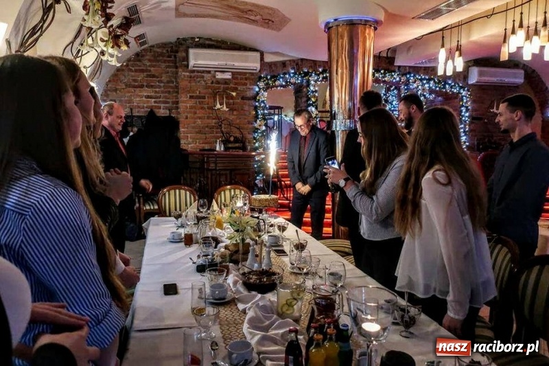 Zdjęcie w galerii na portalu naszraciborz.pl: Raciborskie koszykarki na wigilijce w Brax-Tonie  wiadomości z regionu