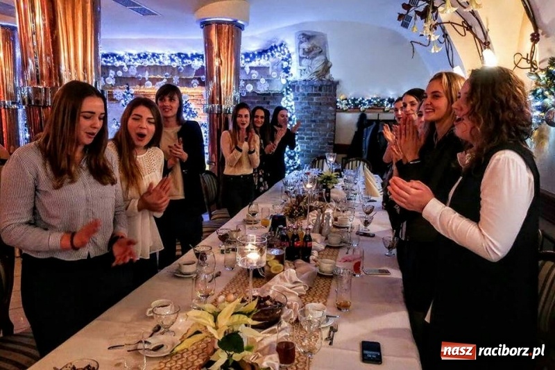 Zdjęcie w galerii na portalu naszraciborz.pl: Raciborskie koszykarki na wigilijce w Brax-Tonie  wiadomości z regionu