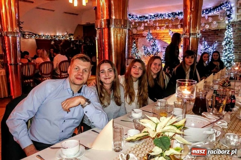 Zdjęcie w galerii na portalu naszraciborz.pl: Raciborskie koszykarki na wigilijce w Brax-Tonie  wiadomości z regionu