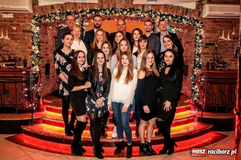 Zdjęcie w galerii na portalu naszraciborz.pl: Raciborskie koszykarki na wigilijce w Brax-Tonie  wiadomości z regionu