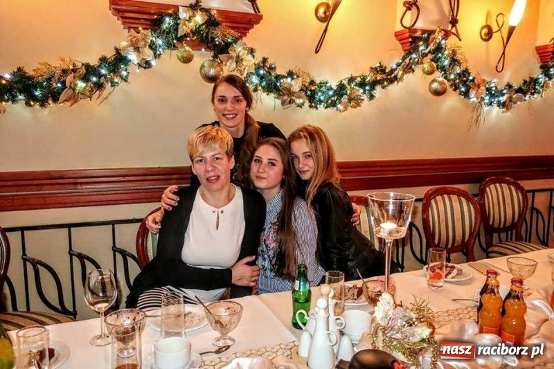 Zdjęcie w galerii na portalu naszraciborz.pl: Raciborskie koszykarki na wigilijce w Brax-Tonie  wiadomości z regionu