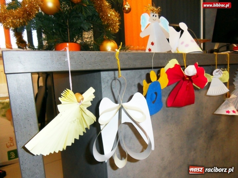 Zdjęcie w galerii na portalu naszraciborz.pl: Świąteczne aniołki w bibliotece w Markowicach wiadomości z regionu