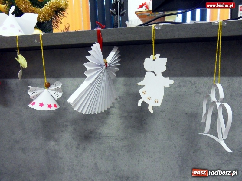 Zdjęcie w galerii na portalu naszraciborz.pl: Świąteczne aniołki w bibliotece w Markowicach wiadomości z regionu