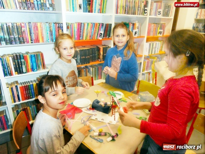 Zdjęcie w galerii na portalu naszraciborz.pl: Świąteczne aniołki w bibliotece w Markowicach wiadomości z regionu