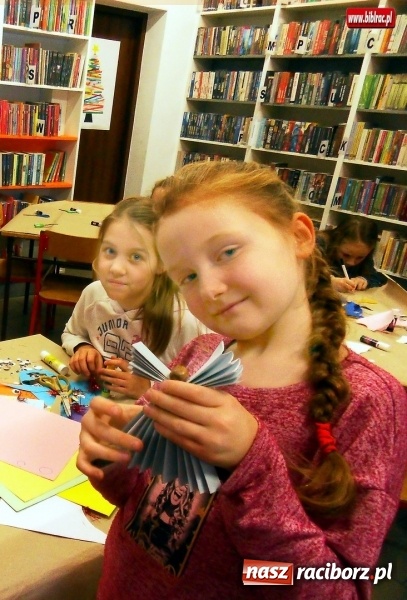 Zdjęcie w galerii na portalu naszraciborz.pl: Świąteczne aniołki w bibliotece w Markowicach wiadomości z regionu