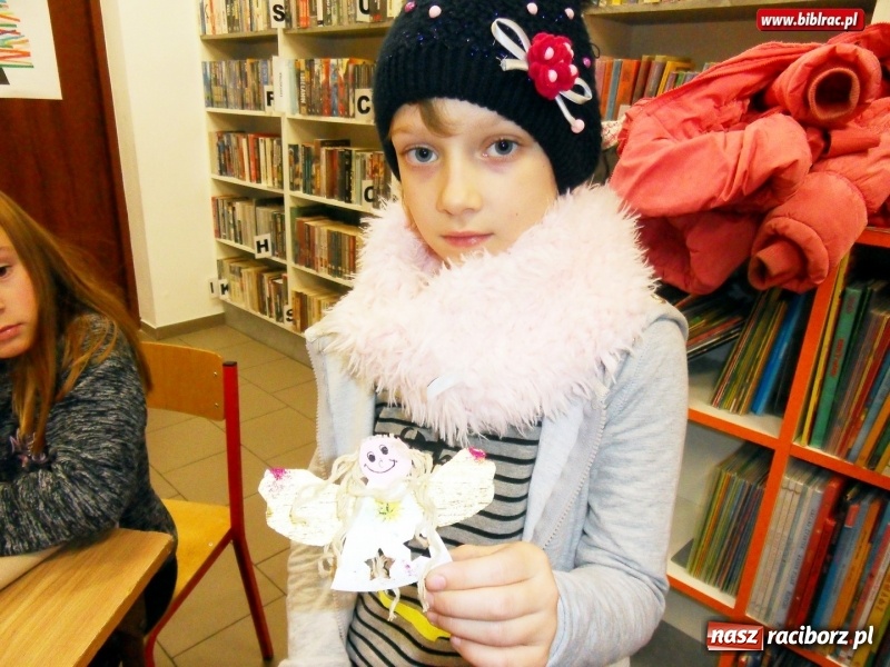 Zdjęcie w galerii na portalu naszraciborz.pl: Świąteczne aniołki w bibliotece w Markowicach wiadomości z regionu