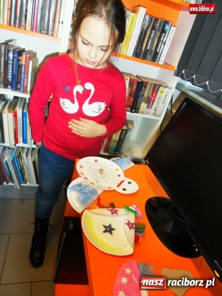 Zdjęcie w galerii na portalu naszraciborz.pl: Świąteczne aniołki w bibliotece w Markowicach wiadomości z regionu