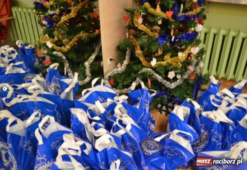 Zdjęcie w galerii na portalu naszraciborz.pl: Boże Narodzenie w Zakładzie Karnym. Był Mikołaj z rodziną i prezenty dla dzieci  wiadomości z regionu