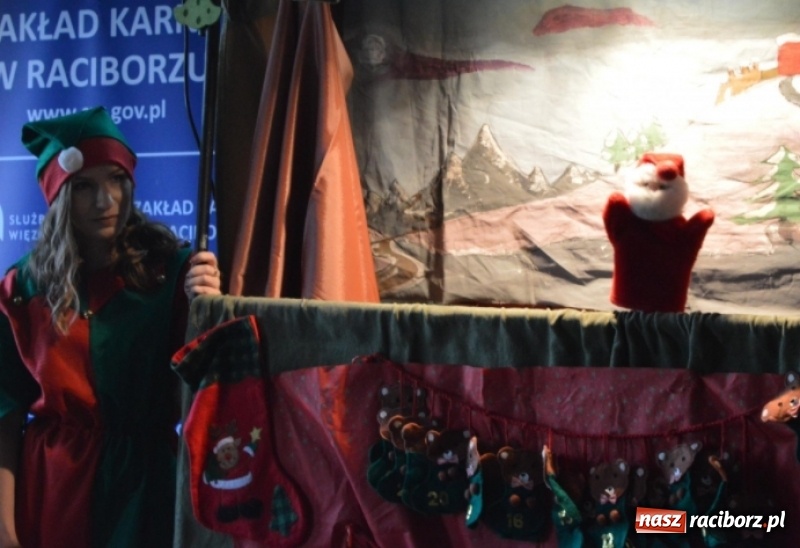 Zdjęcie w galerii na portalu naszraciborz.pl: Boże Narodzenie w Zakładzie Karnym. Był Mikołaj z rodziną i prezenty dla dzieci  wiadomości z regionu