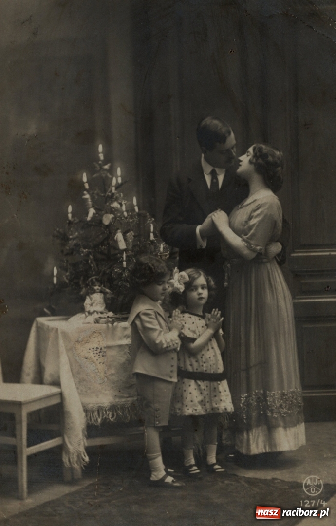 Zdjęcie w galerii na portalu naszraciborz.pl: Obchód Świąt Bożego Narodzenia w Polsce. Mamy dla Was drobny prezent wiadomości z regionu