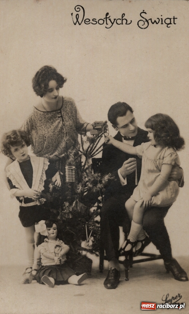 Zdjęcie w galerii na portalu naszraciborz.pl: Obchód Świąt Bożego Narodzenia w Polsce. Mamy dla Was drobny prezent wiadomości z regionu