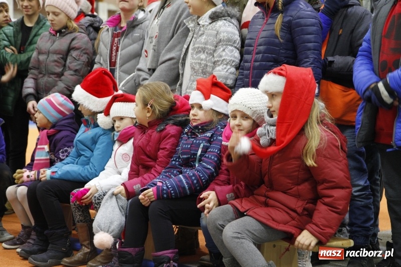 Zdjęcie w galerii na portalu naszraciborz.pl: Przy wielkim wigilijnym stole w ZSOMS wiadomości z regionu