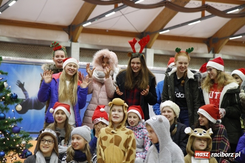 Zdjęcie w galerii na portalu naszraciborz.pl: Przy wielkim wigilijnym stole w ZSOMS wiadomości z regionu