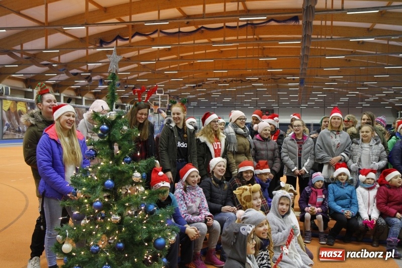 Zdjęcie w galerii na portalu naszraciborz.pl: Przy wielkim wigilijnym stole w ZSOMS wiadomości z regionu