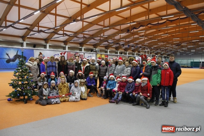 Zdjęcie w galerii na portalu naszraciborz.pl: Przy wielkim wigilijnym stole w ZSOMS wiadomości z regionu