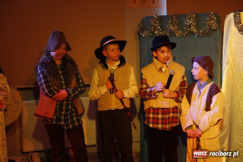 Zdjęcie w galerii na portalu naszraciborz.pl: Przy wielkim wigilijnym stole w ZSOMS wiadomości z regionu