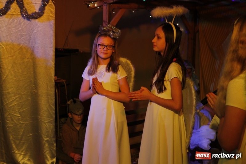 Zdjęcie w galerii na portalu naszraciborz.pl: Przy wielkim wigilijnym stole w ZSOMS wiadomości z regionu