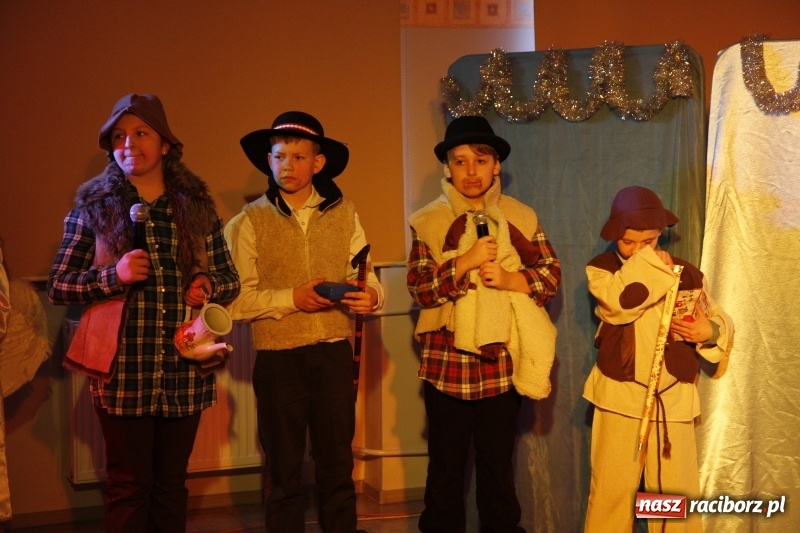 Zdjęcie w galerii na portalu naszraciborz.pl: Przy wielkim wigilijnym stole w ZSOMS wiadomości z regionu