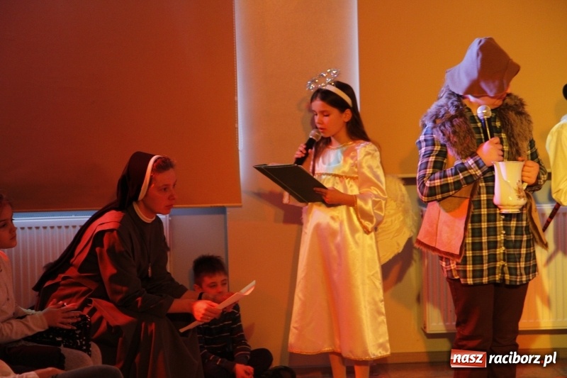 Zdjęcie w galerii na portalu naszraciborz.pl: Przy wielkim wigilijnym stole w ZSOMS wiadomości z regionu