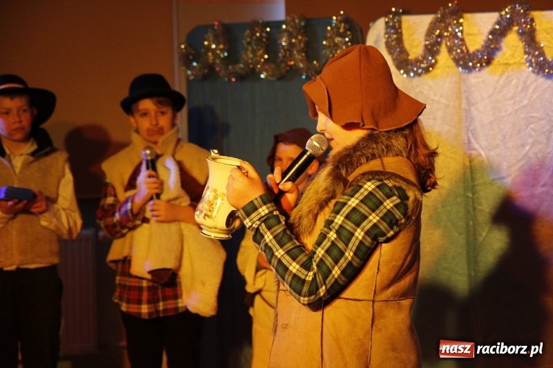 Zdjęcie w galerii na portalu naszraciborz.pl: Przy wielkim wigilijnym stole w ZSOMS wiadomości z regionu