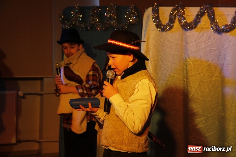 Zdjęcie w galerii na portalu naszraciborz.pl: Przy wielkim wigilijnym stole w ZSOMS wiadomości z regionu