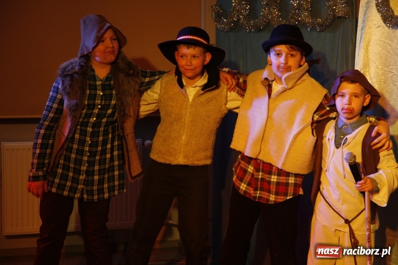 Zdjęcie w galerii na portalu naszraciborz.pl: Przy wielkim wigilijnym stole w ZSOMS wiadomości z regionu