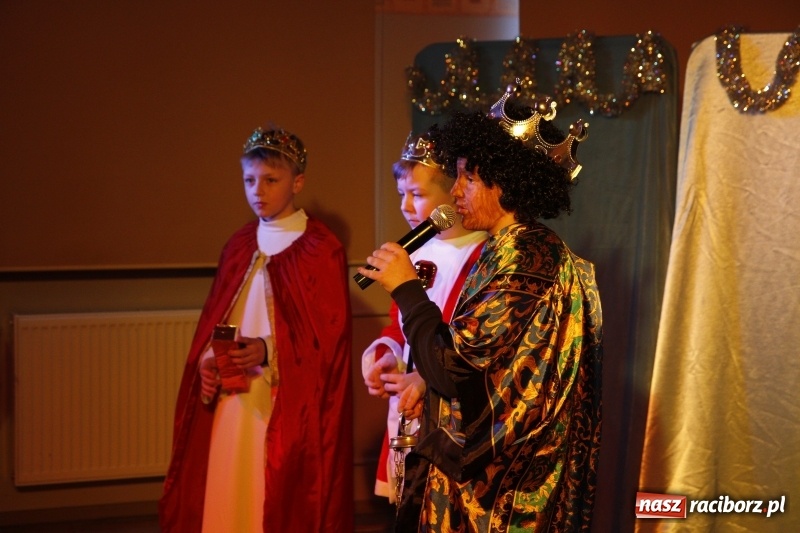 Zdjęcie w galerii na portalu naszraciborz.pl: Przy wielkim wigilijnym stole w ZSOMS wiadomości z regionu