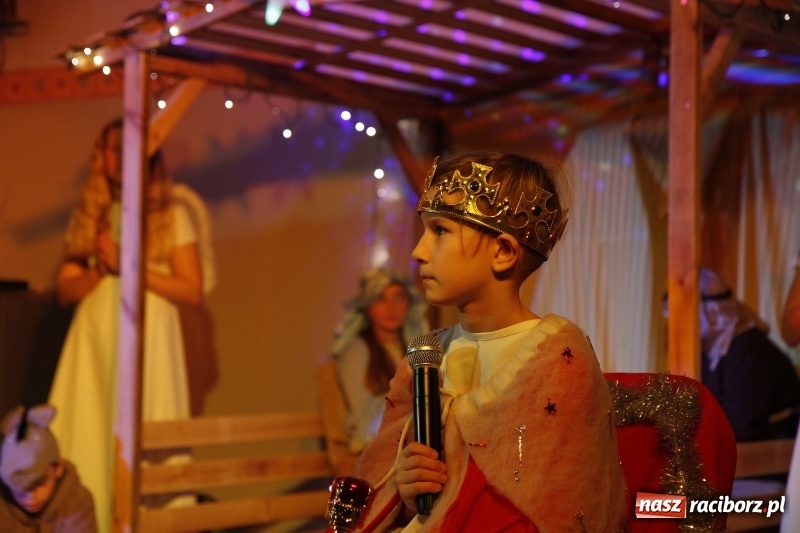 Zdjęcie w galerii na portalu naszraciborz.pl: Przy wielkim wigilijnym stole w ZSOMS wiadomości z regionu