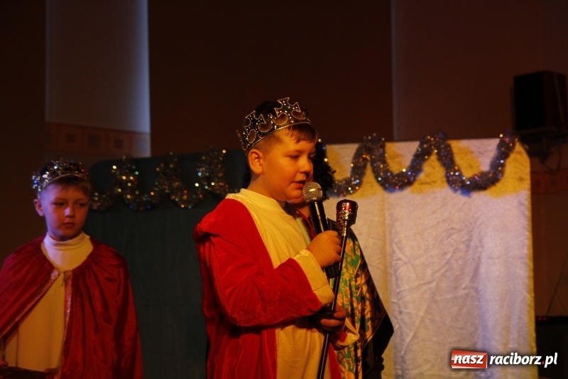 Zdjęcie w galerii na portalu naszraciborz.pl: Przy wielkim wigilijnym stole w ZSOMS wiadomości z regionu