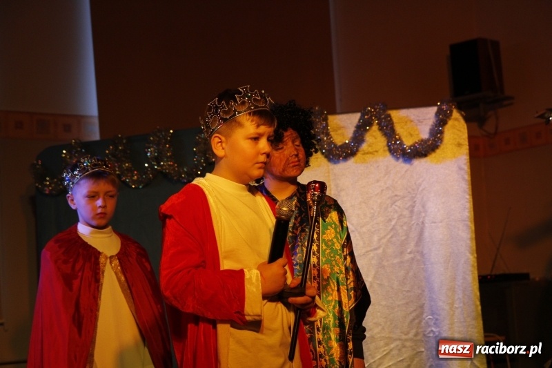 Zdjęcie w galerii na portalu naszraciborz.pl: Przy wielkim wigilijnym stole w ZSOMS wiadomości z regionu