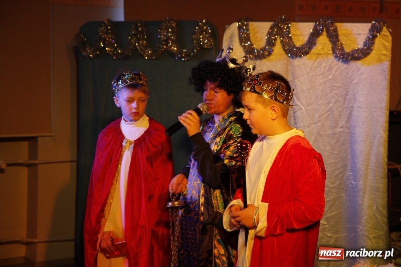 Zdjęcie w galerii na portalu naszraciborz.pl: Przy wielkim wigilijnym stole w ZSOMS wiadomości z regionu