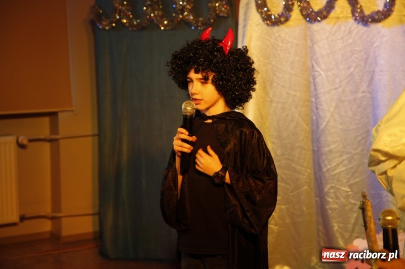 Zdjęcie w galerii na portalu naszraciborz.pl: Przy wielkim wigilijnym stole w ZSOMS wiadomości z regionu