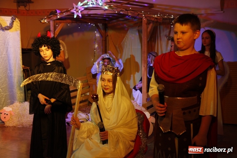 Zdjęcie w galerii na portalu naszraciborz.pl: Przy wielkim wigilijnym stole w ZSOMS wiadomości z regionu