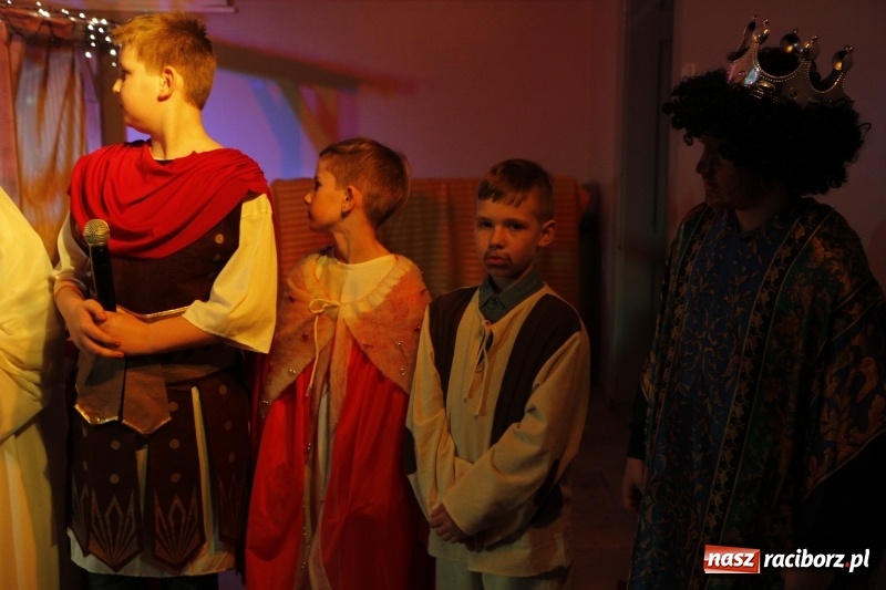 Zdjęcie w galerii na portalu naszraciborz.pl: Przy wielkim wigilijnym stole w ZSOMS wiadomości z regionu