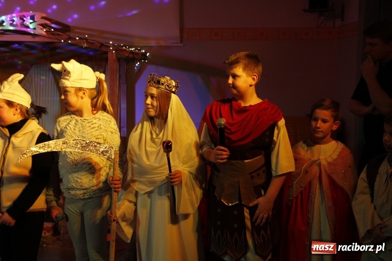 Zdjęcie w galerii na portalu naszraciborz.pl: Przy wielkim wigilijnym stole w ZSOMS wiadomości z regionu