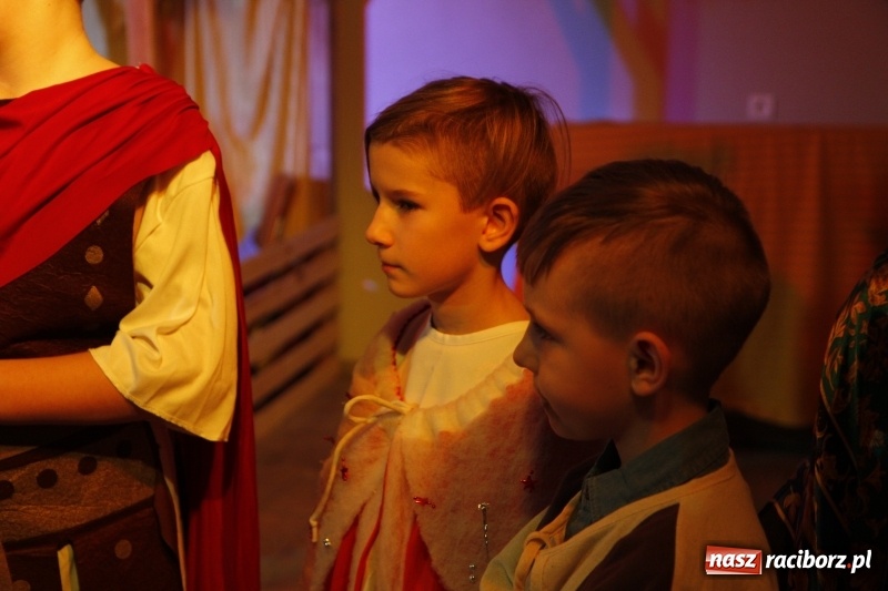 Zdjęcie w galerii na portalu naszraciborz.pl: Przy wielkim wigilijnym stole w ZSOMS wiadomości z regionu